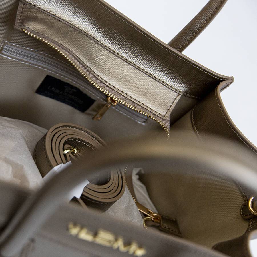 Laura Di Maggio ALIA – Borsa a trapezio in pelle saffiano bronzo Nuova