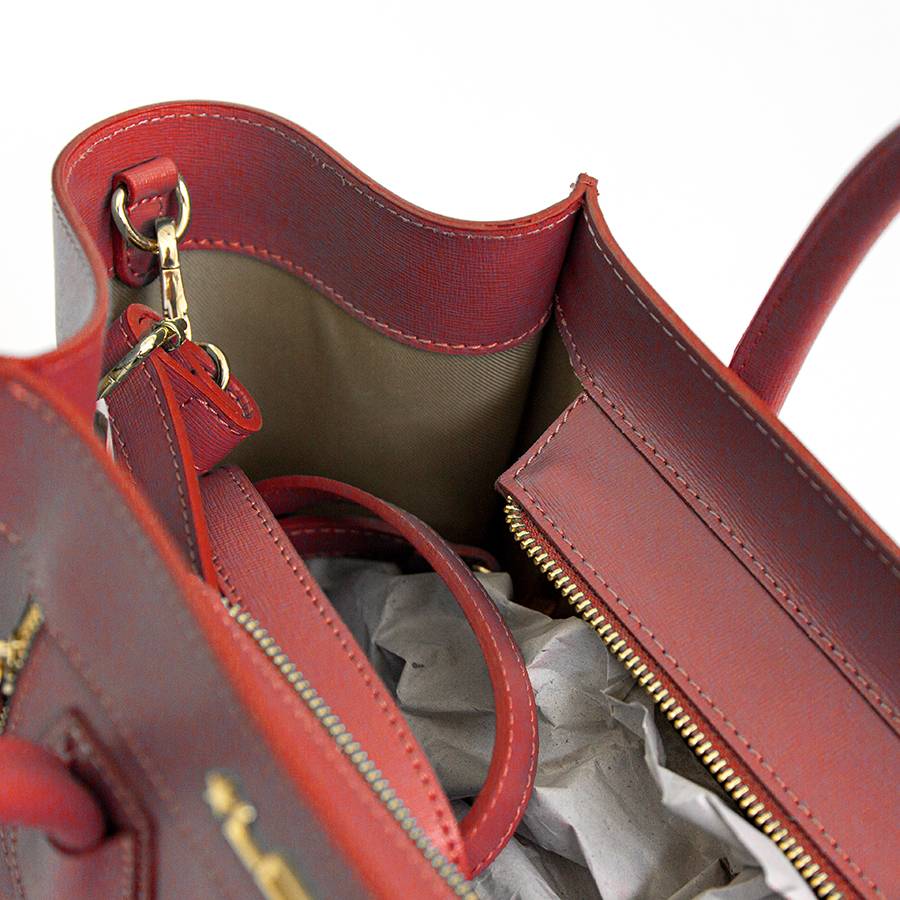 Laura Di Maggio ALIA – Borsa a trapezio in pelle saffiano corallo Moda