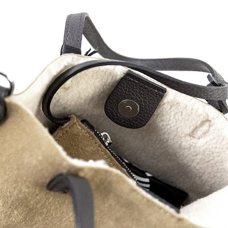 Laura Di Maggio TRUDI – borsa in camoscio ed eco montone taupe Negozi Online