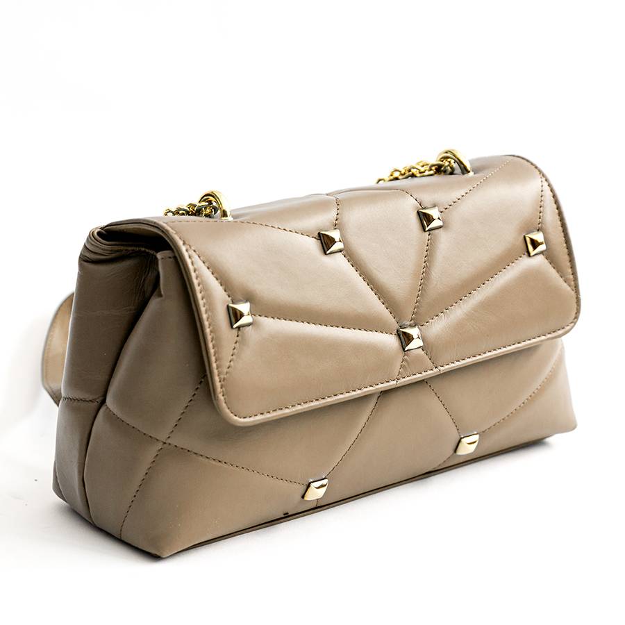 Laura Di Maggio MUSA – borsa in pelle nappa trapuntata con borchie taupe Economico