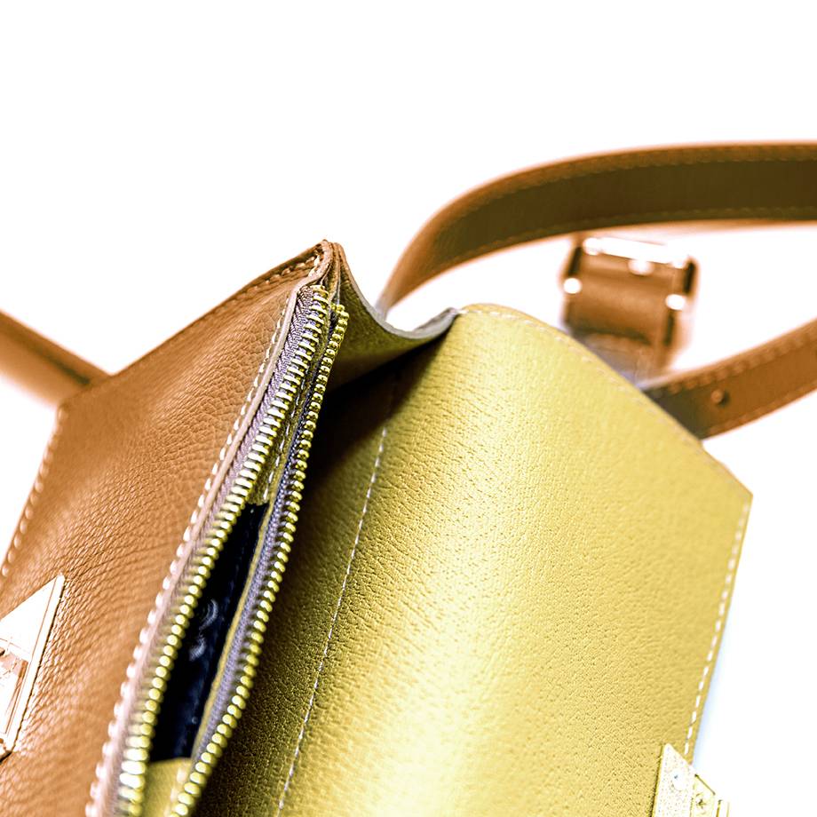 Laura Di Maggio CAROL – marsupio cuoio con chiusura oro Vendita Calda