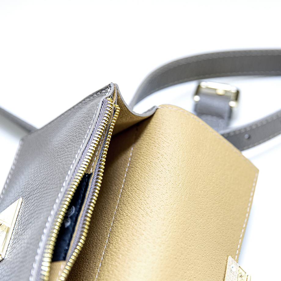 Laura Di Maggio CAROL – marsupio grigio con chiusura oro I Più Venduti