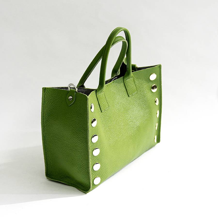 Laura Di Maggio SAM – Shopping con borchie in pelle verde aloe Officina