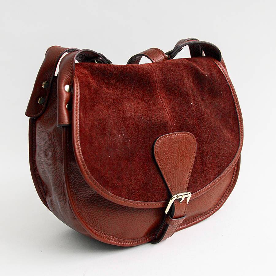 Laura Di Maggio SADDLE – postina in pelle e camoscio rubino Sconto di tempo limitato