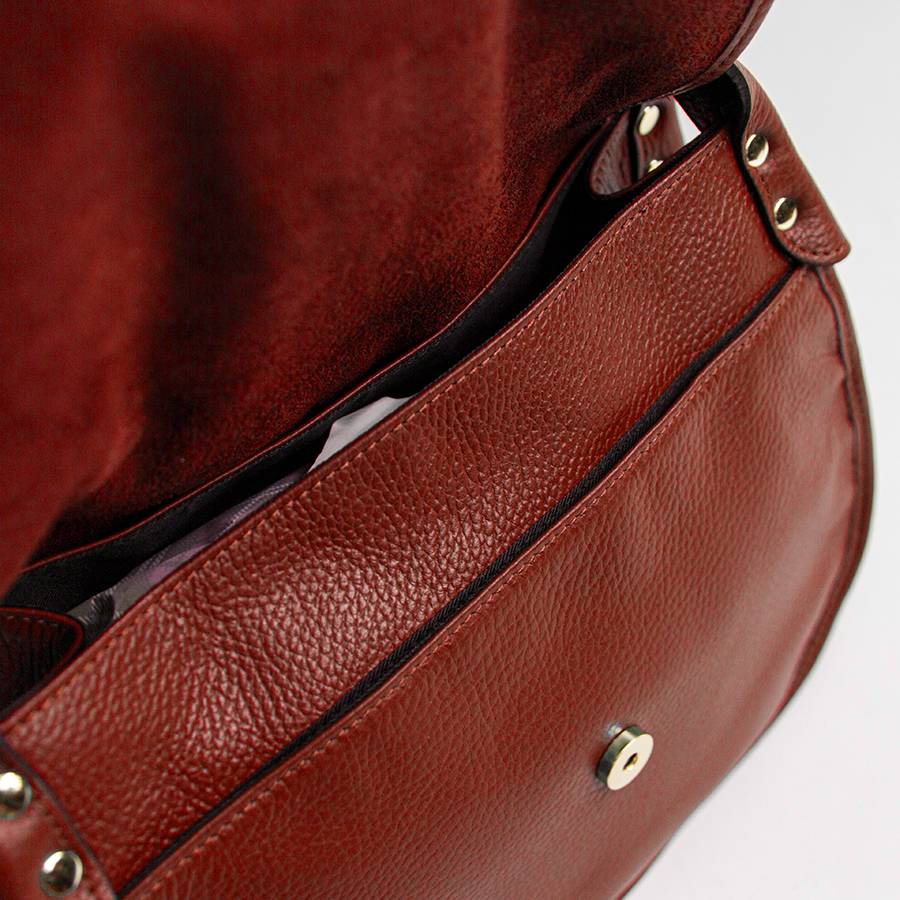 Laura Di Maggio SADDLE – postina in pelle e camoscio rubino Sconto di tempo limitato