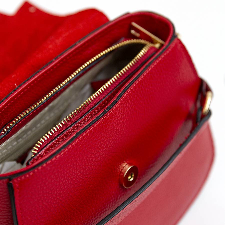Laura Di Maggio SALLY – Postina con patta in pelle rossa Offerta Pasqua