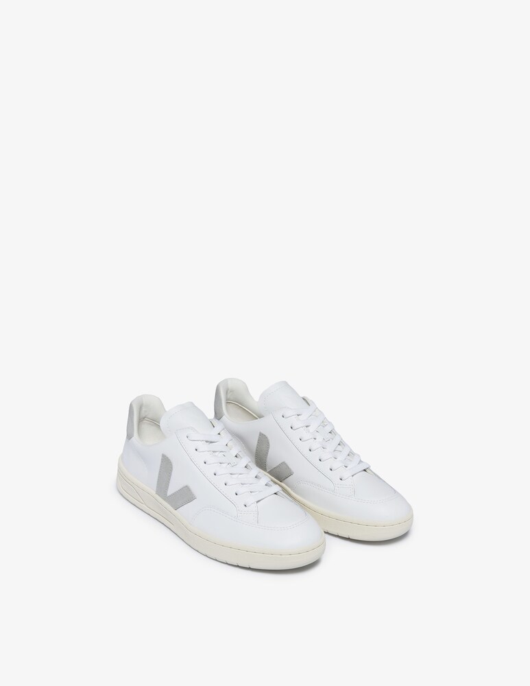 Veja Sneakers in pelle V-12 Sconto