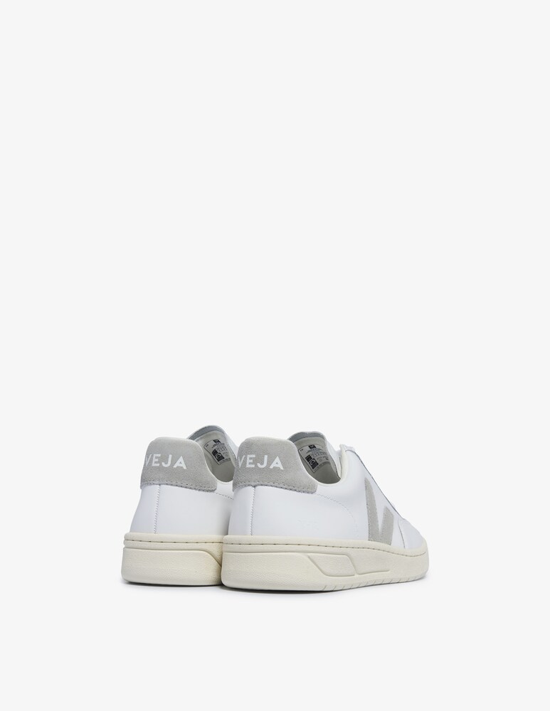 Veja Sneakers in pelle V-12 Sconto