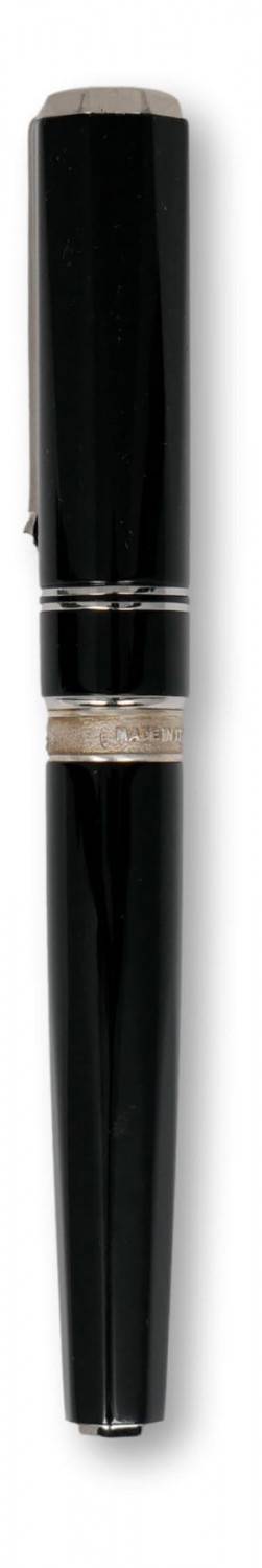 Pineider Penna stilografica collezione 1949 con dettagli in argento e logo Pineider Outlet