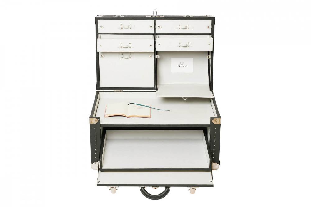 Pineider Baule fasciato, realizzato in pelle di vitello. Dimensione grande 120x51x51cm Sconto