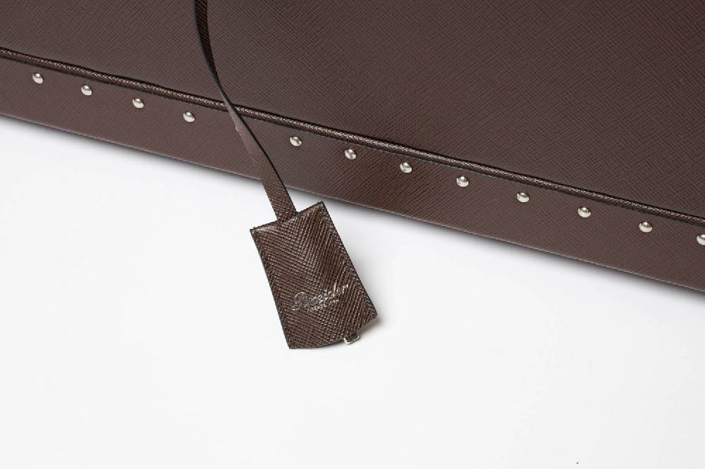 Pineider Baule fasciato, realizzato in pelle di vitello. Dimensione grande 120x51x51cm Offerta