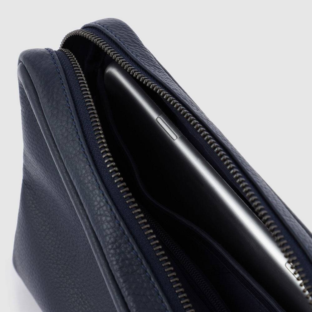 Piquadro iPad®mini clutch with removable wrist strap Promozione