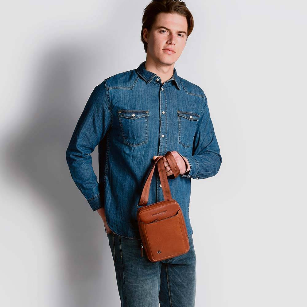 Piquadro Pocket crossbody bag with iPad®mini compartment Presa