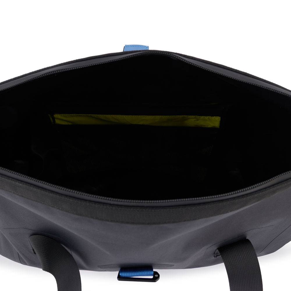Piquadro waterproof duffel bag with latch roll top, Fino Al -60%