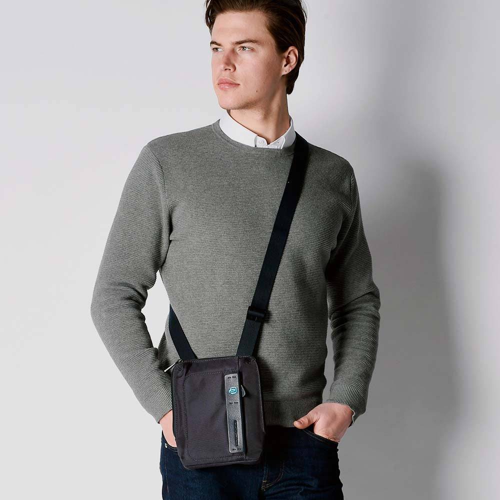 Piquadro Organised pocket cross-body bag with iPad®mini Prezzo Ridotto