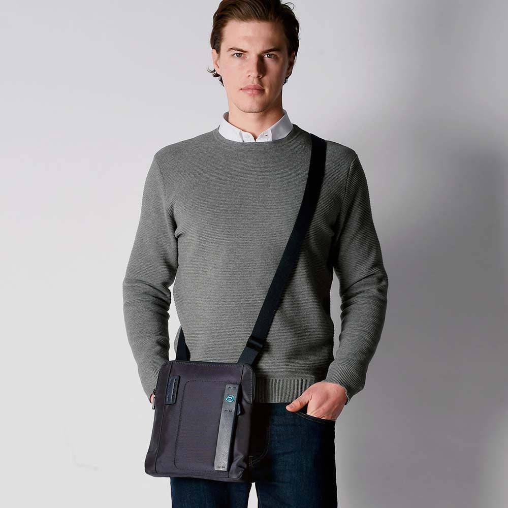 Piquadro Organised pocket cross-body bag for IPad®Air Novità