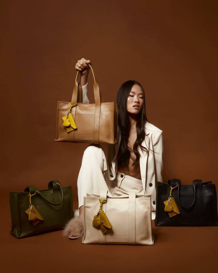 ﻿Roberta Gandolfi Tessa shopping in pelle con charms colorato e pratica tasca esterna Saldi Di Fabbrica