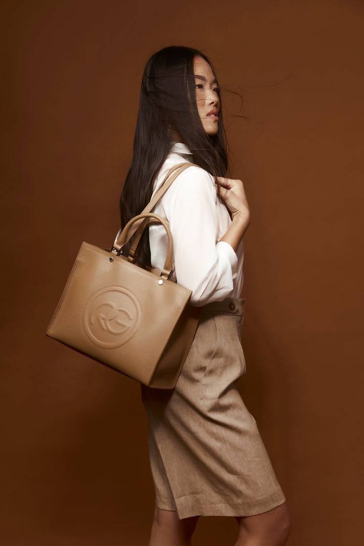 Roberta Gandolfi Roberta Pelle medium Borsa a mano in pelle con doppi spallacci per essere portata a spalla e tramezza Qualità Garantita