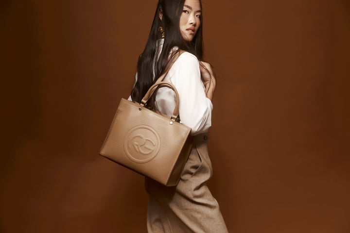 Roberta Gandolfi Roberta Pelle medium Borsa a mano in pelle con doppi spallacci per essere portata a spalla e tramezza Spedizione Gratuita