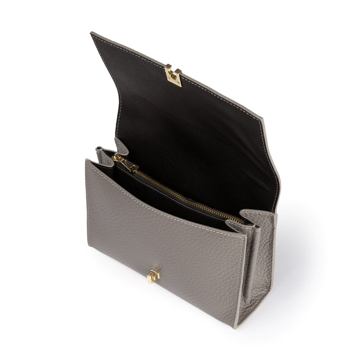 Roberta Gandolfi Elodie compact crossbody borsa in pelle con tramezza interna e tasca esterna con tracolla staccabile e regolabile Acquista Ora