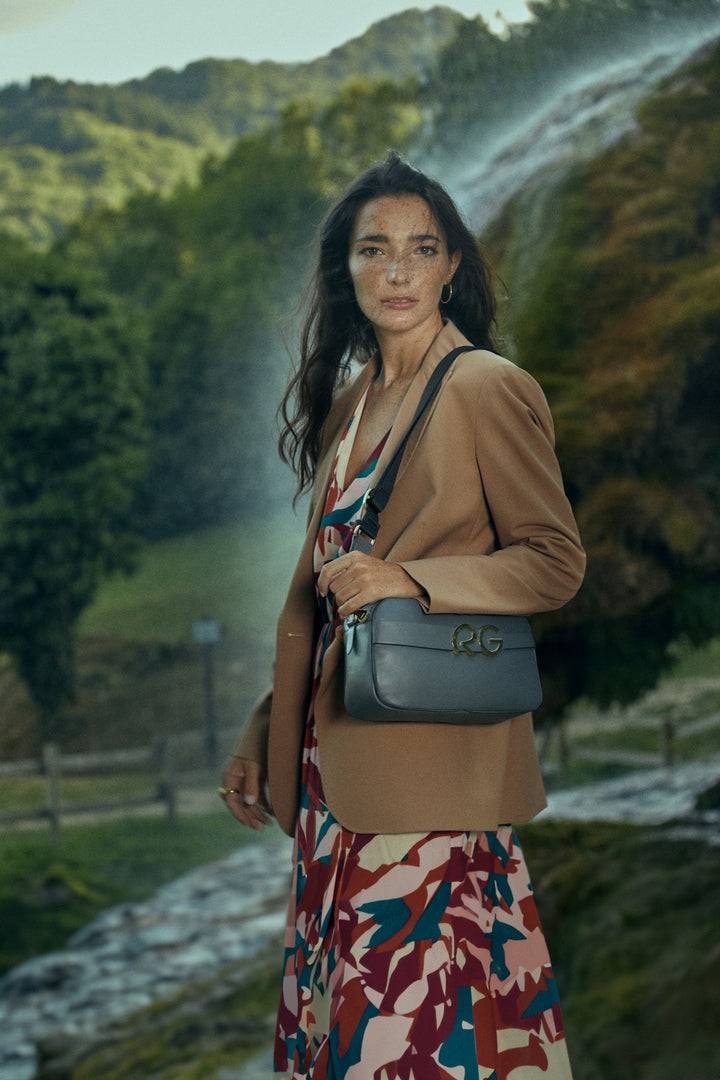 Roberta Gandolfi Dafne camera in pelle con tracolla staccabile Presa