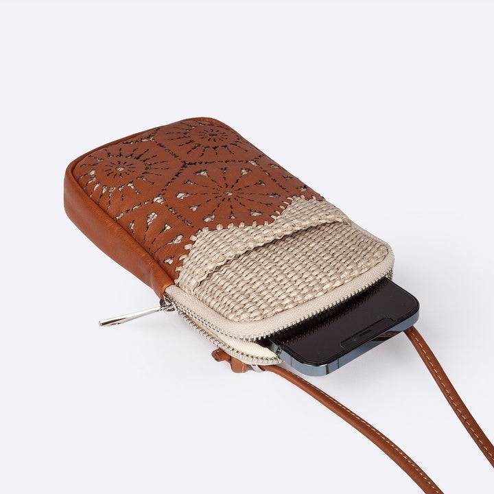 Roberta Gandolfi Giulia phone holder in rafia e pelle il pannello tagliato al laser è interamente cucito a mano con tracolla staccabile Outlet