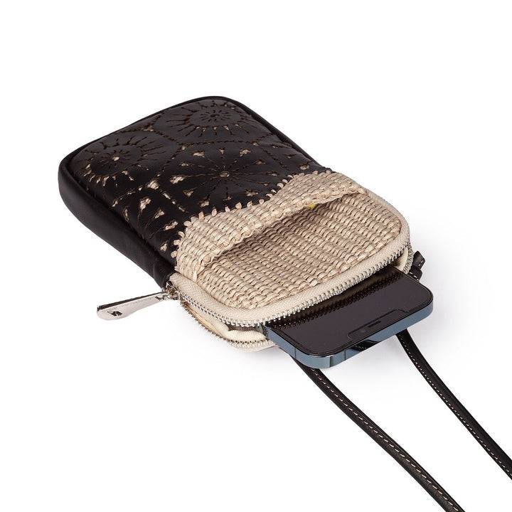 Roberta Gandolfi Giulia phone holder in rafia e pelle il pannello tagliato al laser è interamente cucito a mano con tracolla staccabile In Vendita