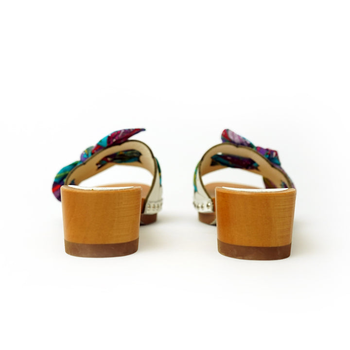 Roberta Gandolfi Lola Chain sandali in legno e pelle di vitello con fiocco stampa tropical 2025