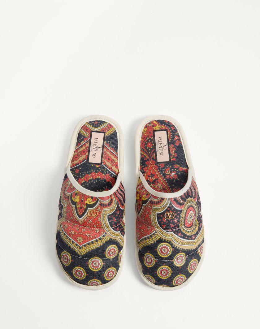 Valentino Handbags Slide Ta Chambre In Tessuto Denim Voyage Imaginaire per Uomo in Multicolor/avorio | Valentino IT Nuovo