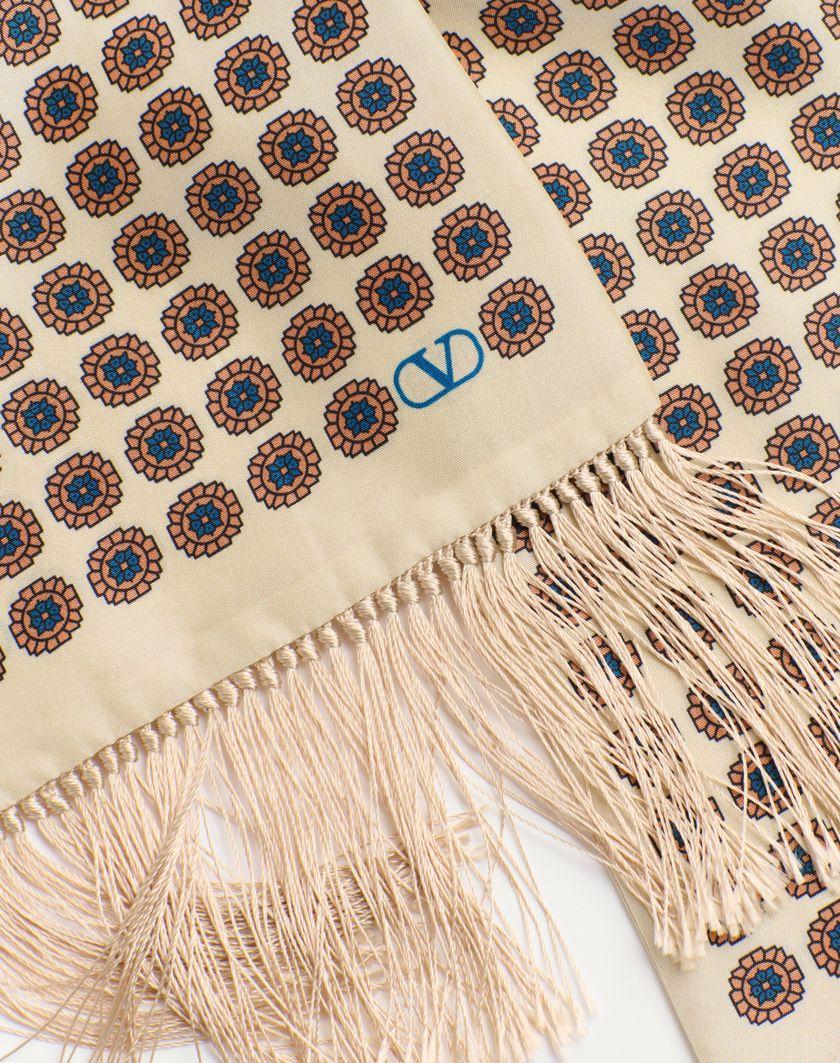 Valentino Handbags Scarf Bandeaux Chamber In Seta Con Frange per Uomo in Crema/pesca/bluette/nero | Valentino IT Spedizione Gratuita
