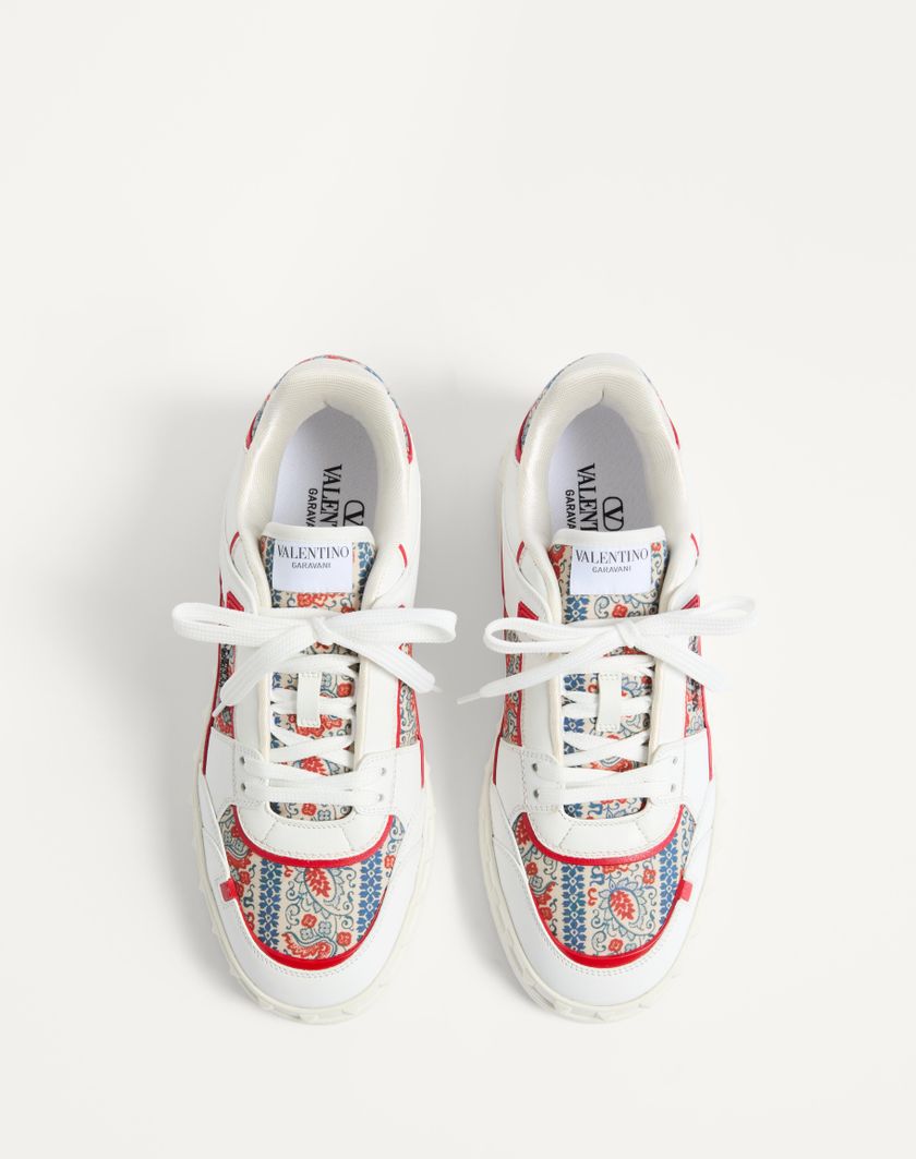 Valentino Handbags Sneaker Low Top Freedots In Vitello E Tessuto Voyage Imaginaire per Uomo in Bianco/multicolor/corallo | Valentino IT Sconto