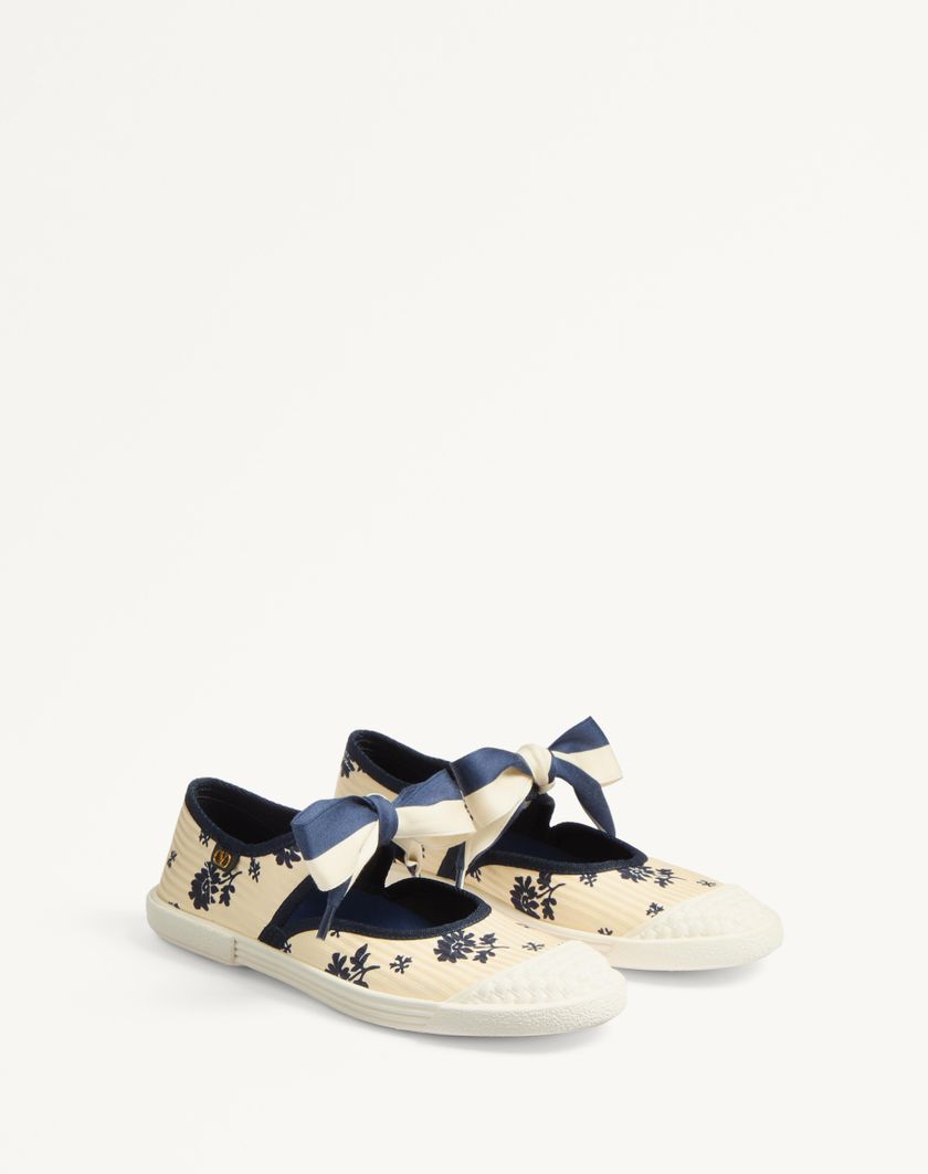 Valentino Handbags Sneaker Ballerina Bay By Bay In Tessuto Papier Floral per Donna in Blu/avorio | Valentino IT In Vendita