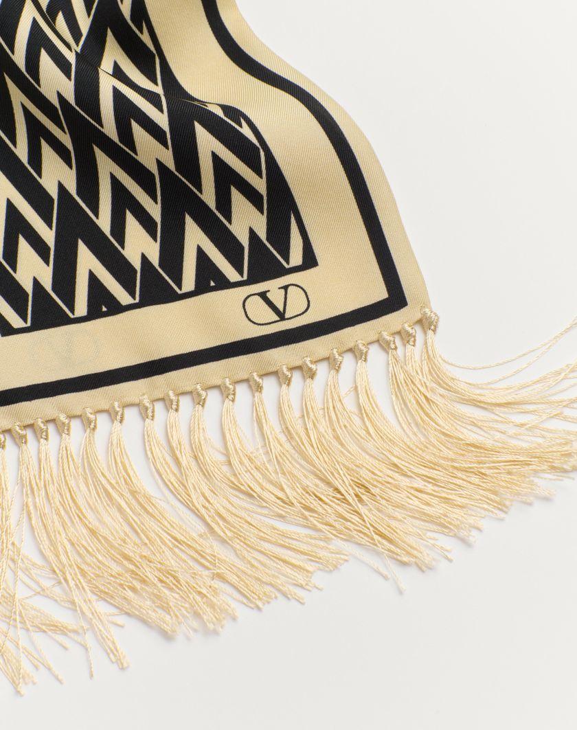 Valentino Handbags Scarf Bandeaux Toute La V In Seta Con Frange per Uomo in Crema/nero | Valentino IT In Saldo