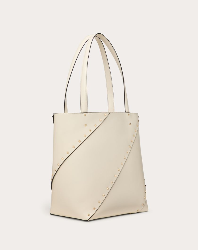 Valentino Handbags Borsa Shopping Valentino Garavani Valentino Garavani Rockstud Wispy In Vitello per Donna in Tabacco | Valentino IT Shopping Online