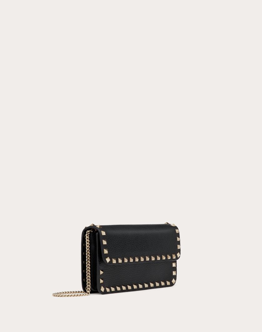 Valentino Handbags Pouch Con Catena Rockstud In Vitello Granato per Donna in Poudre | Valentino IT Negozi Online