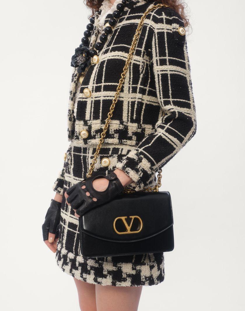 Valentino Handbags Caban In Macro Check Tweed per Donna in Nero/avorio | Valentino IT Convenienza