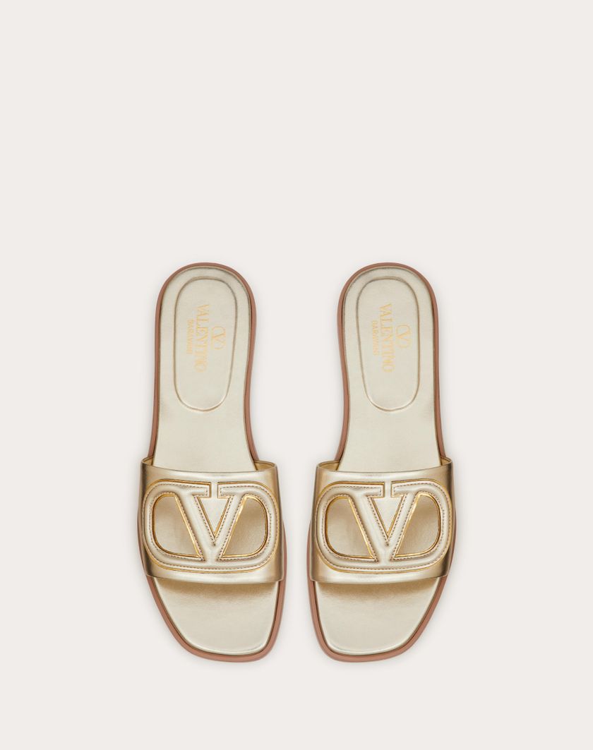 Valentino Handbags Sandalo Slide Vlogo Cut-out In Nappa Laminata per Donna in Platino/antique Brass | Valentino IT Offerte giornaliere