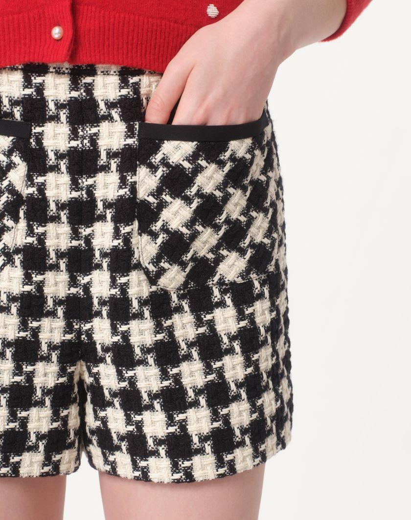 Valentino Handbags Shorts In Damier Light Tweed per Donna in Avorio/nero | Valentino IT Limitato a 3 giorni