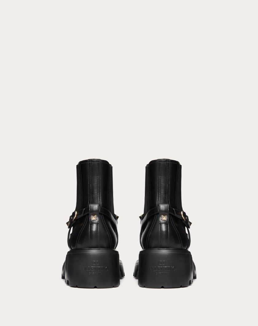 Valentino Handbags Beatle Rockstud In Vitello 55mm per Donna in Nero | Valentino IT Online Outlet