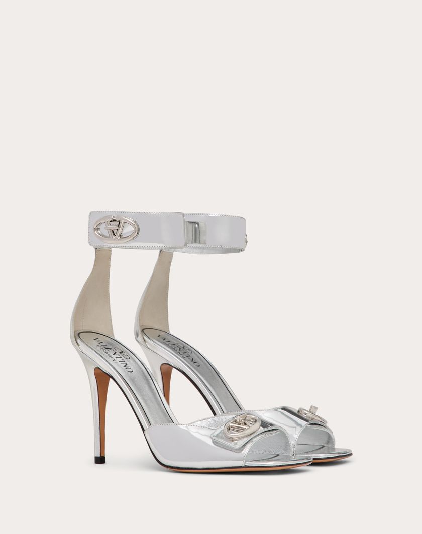 Valentino Handbags Sandalo Vlogo Locker In Vitello Specchio 105mm per Donna in Argento | Valentino IT Only for today