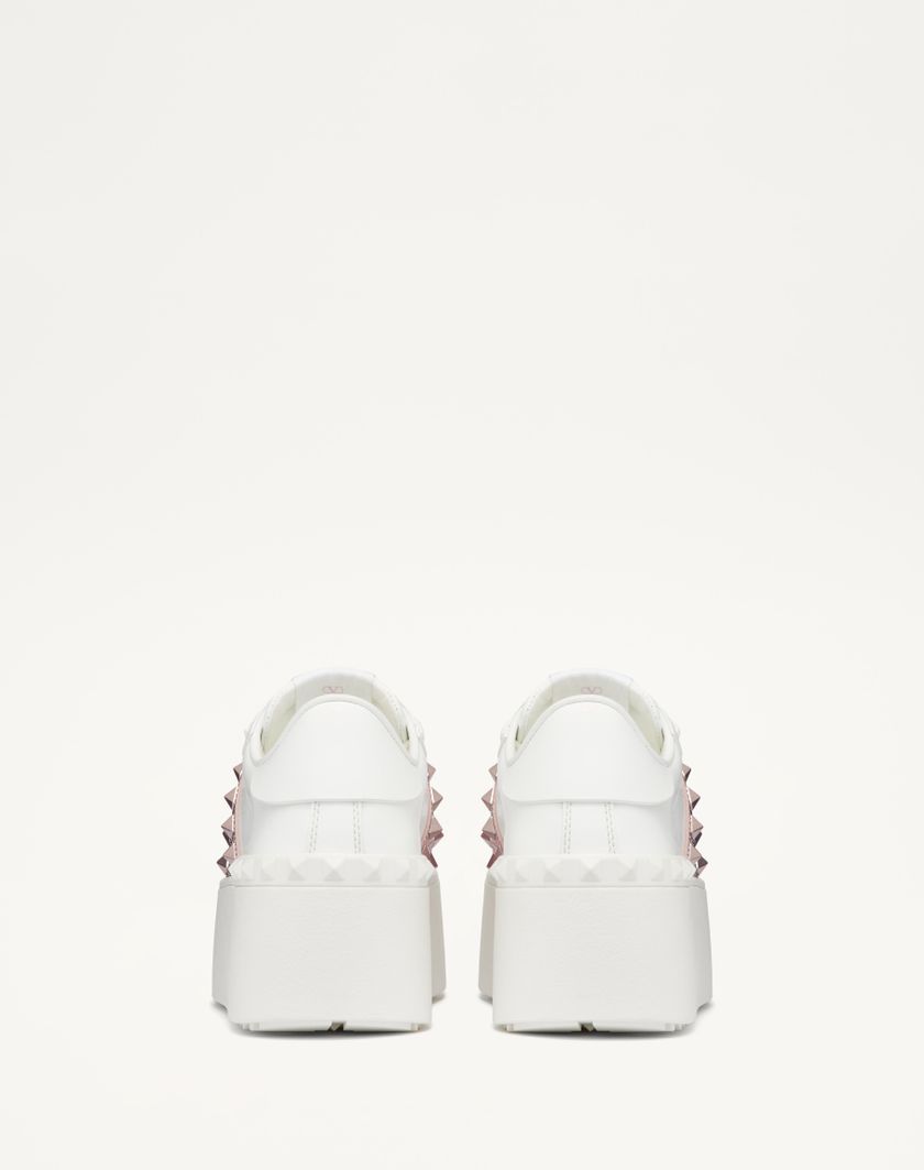 Valentino Handbags Sneaker Flatform Rockstud Untitled In Vitello Con Micro Borchie per Donna in Bianco/rose Quartz/rosa Chiaro | Valentino IT Duty-free