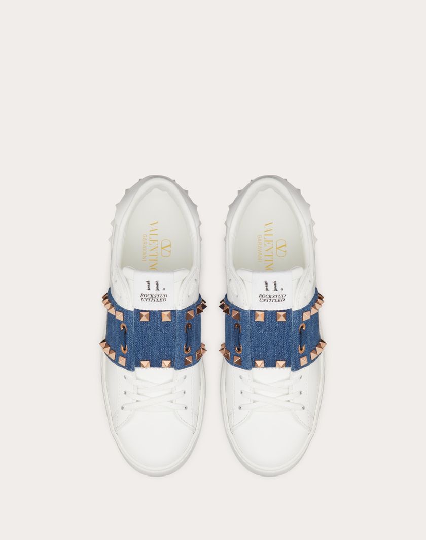 Valentino Handbags Sneaker Rockstud Untitled In Vitello Con Banda In Denim per Donna in Denim/bianco | Valentino IT Italia