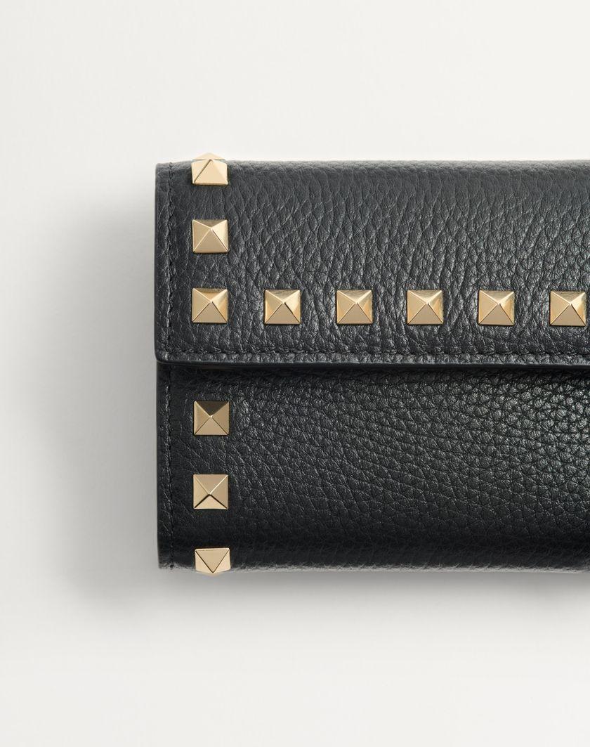 Valentino Handbags Portafoglio Trifold Rockstud In Vitello Granato per Donna in Nero | Valentino IT Offerta