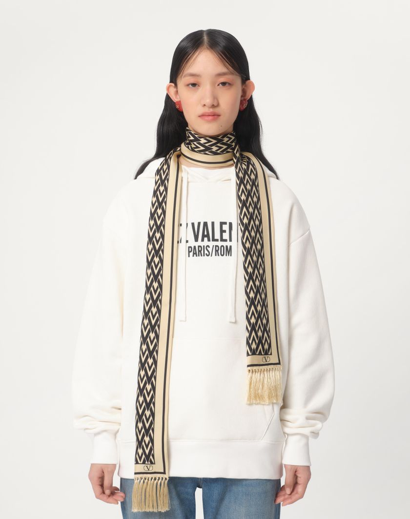 Valentino Handbags Scarf Bandeaux Toute La V In Seta per Donna in Avorio/nero | Valentino IT Cyber Monday