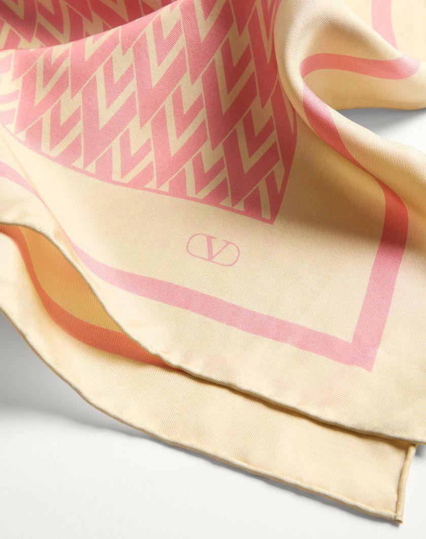 Valentino Handbags Foulard Toute La V In Seta per Donna in Crema/nero | Valentino IT Offerta natalizia