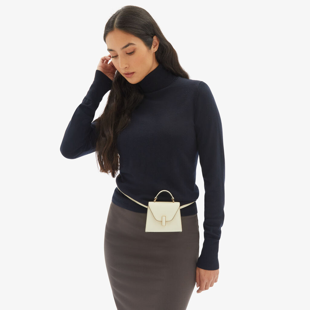 Valextra Borsa da cintura in pelle bianca con tracolla | Valextra Iside Novità
