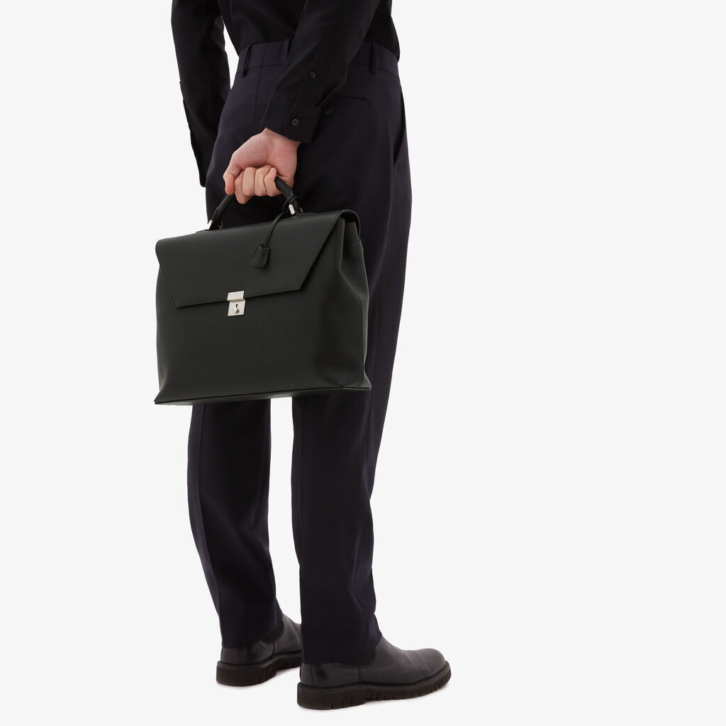 Valextra Valextra Avietta: Borsa business Media in Pelle Nera Acquista Ora