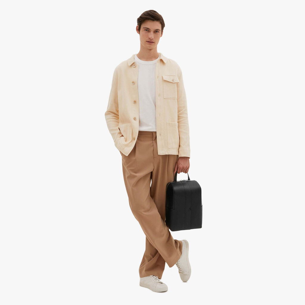 Valextra Valextra V-Line: Zaino monospalla con porta iPad in Pelle Nera Saldi Di Fabbrica