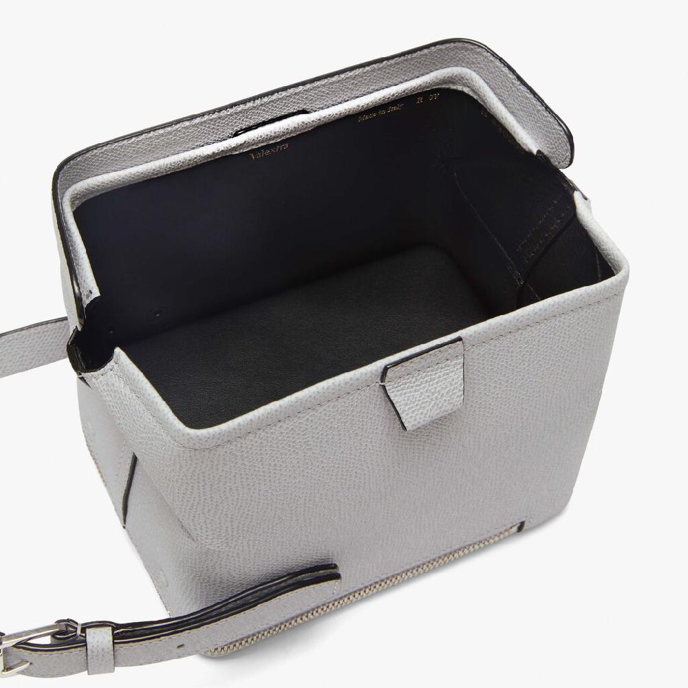 Valextra Borsa rigida a tracolla in Pelle Grigia | Valextra Tric Trac Acquista Ora