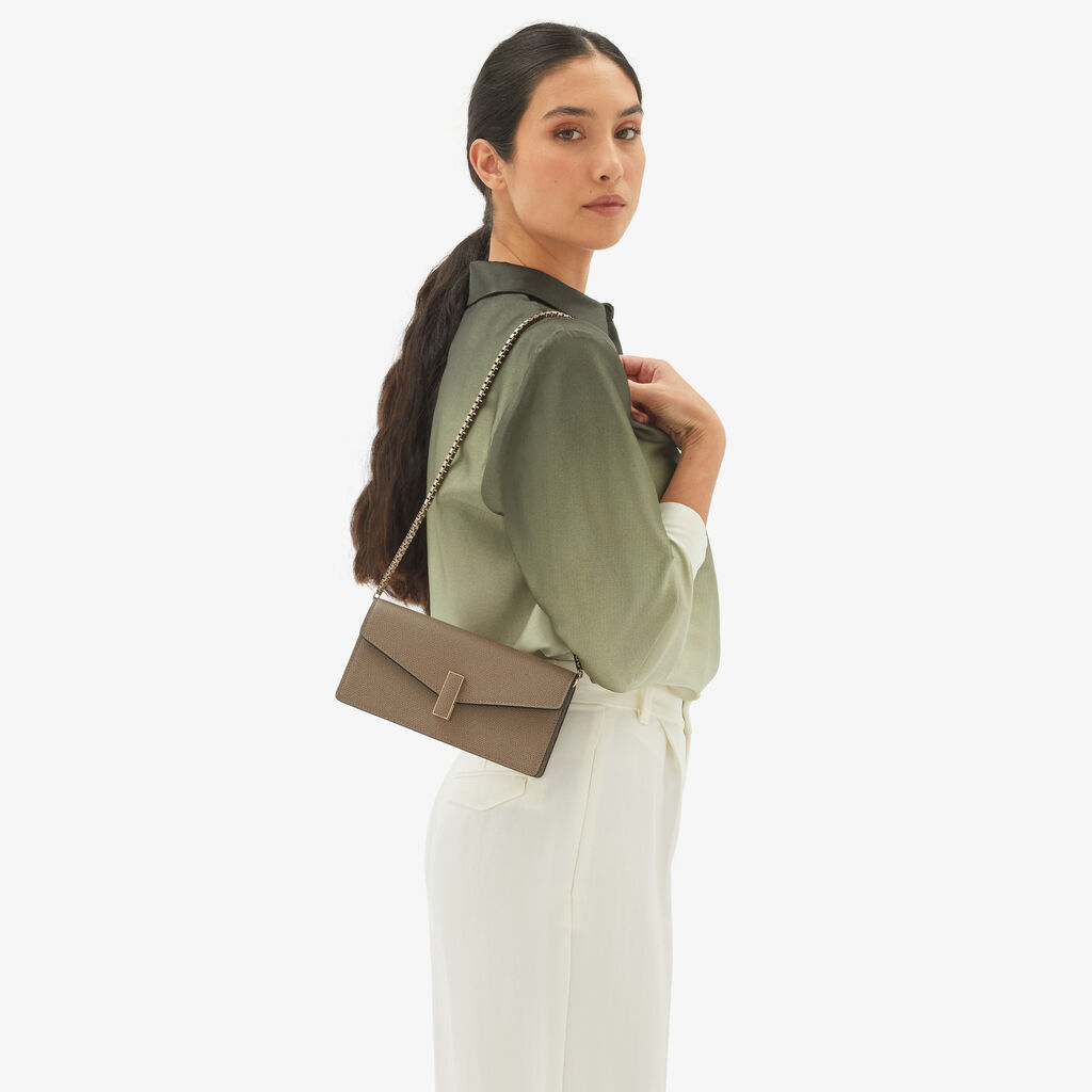 Valextra Clutch da Donna in Pelle Marrone di Lusso | Valextra Iside Nuovo